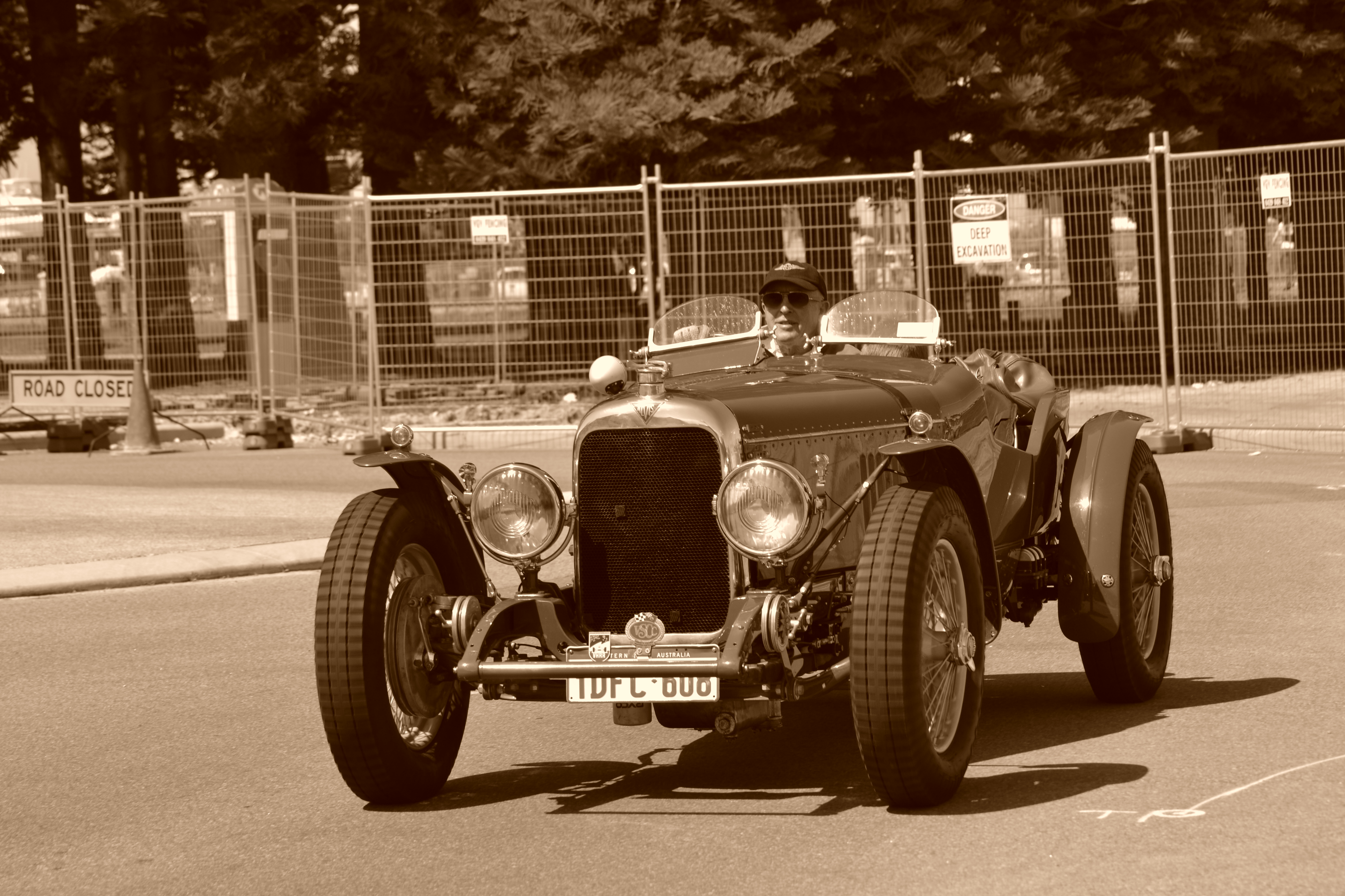 Nice Old Car Photo 1