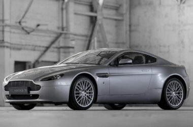 Grey Aston Martin V8 Vantage
