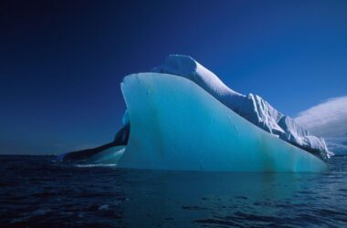 Top Iceberg Wallpaper