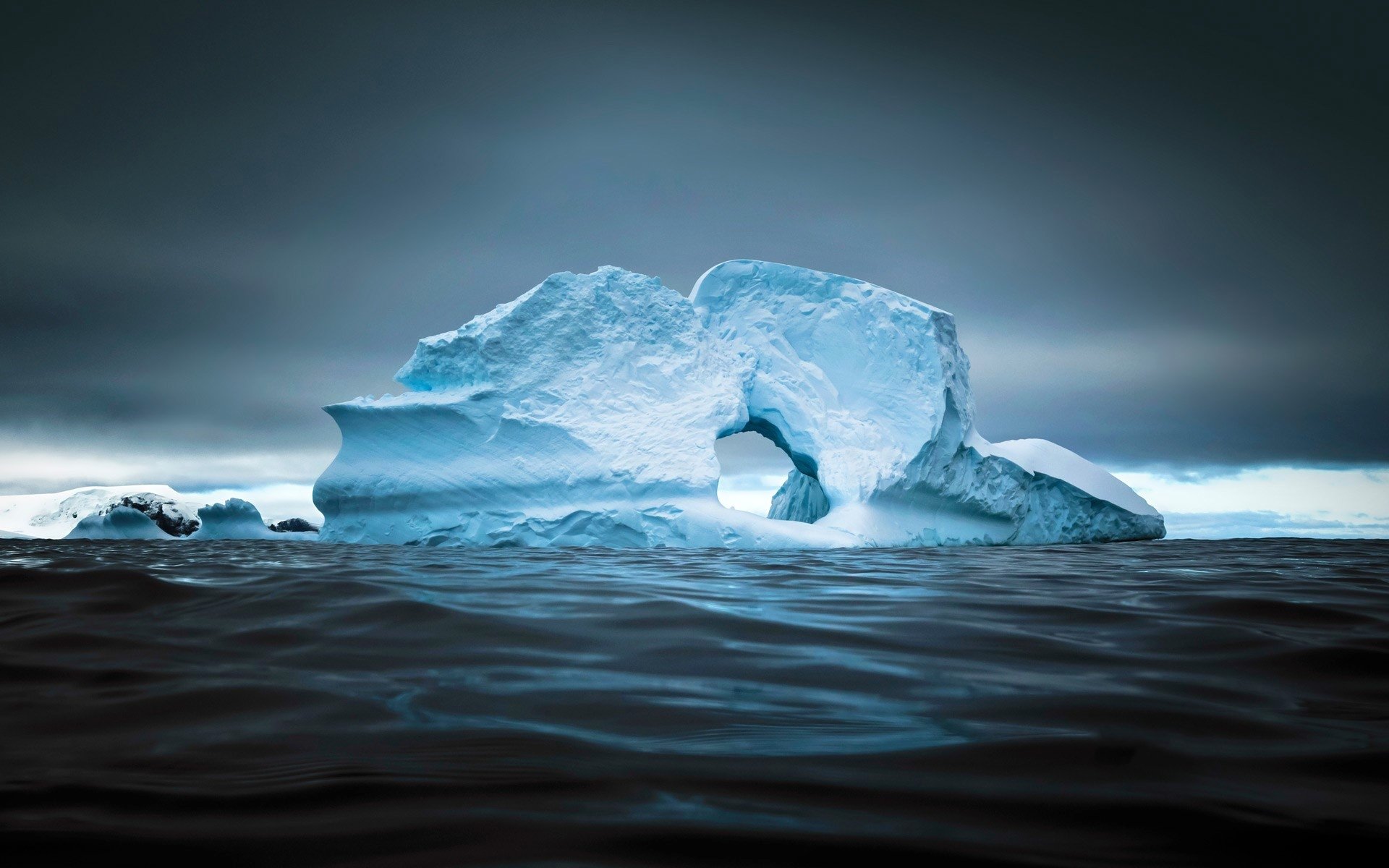 Widescreen Iceberg Wallpaper